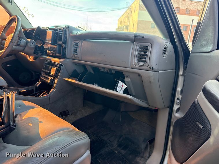 image for item FB8610 2002 GMC Yukon SUV