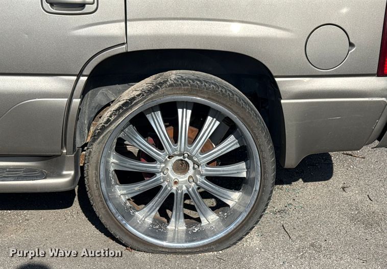 image for item FB8610 2002 GMC Yukon SUV