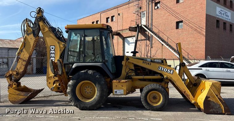 image for item FB8622 1999 John Deere 310SE backhoe