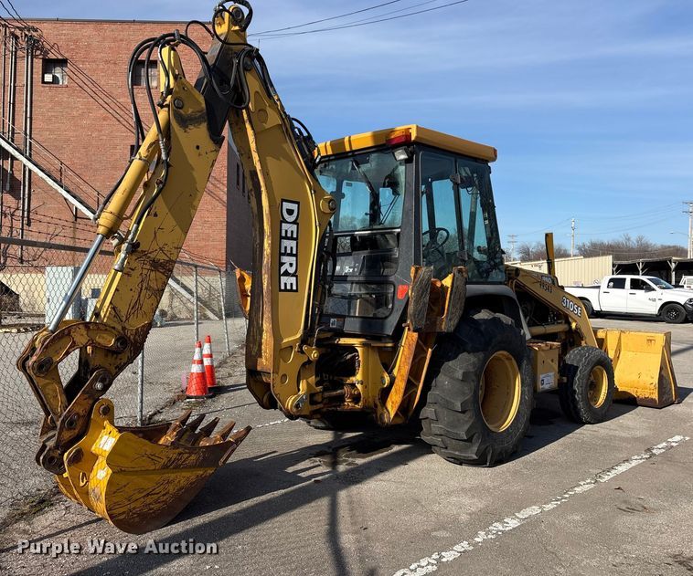 image for item FB8622 1999 John Deere 310SE backhoe