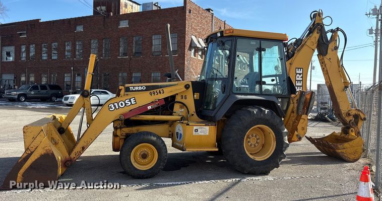 image for item FB8622 1999 John Deere 310SE backhoe