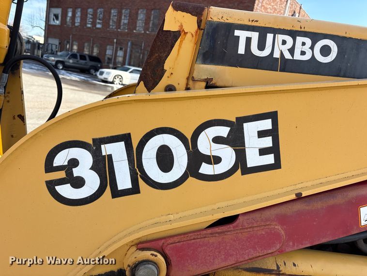 image for item FB8622 1999 John Deere 310SE backhoe