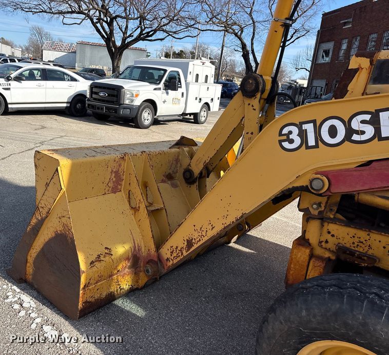 image for item FB8622 1999 John Deere 310SE backhoe