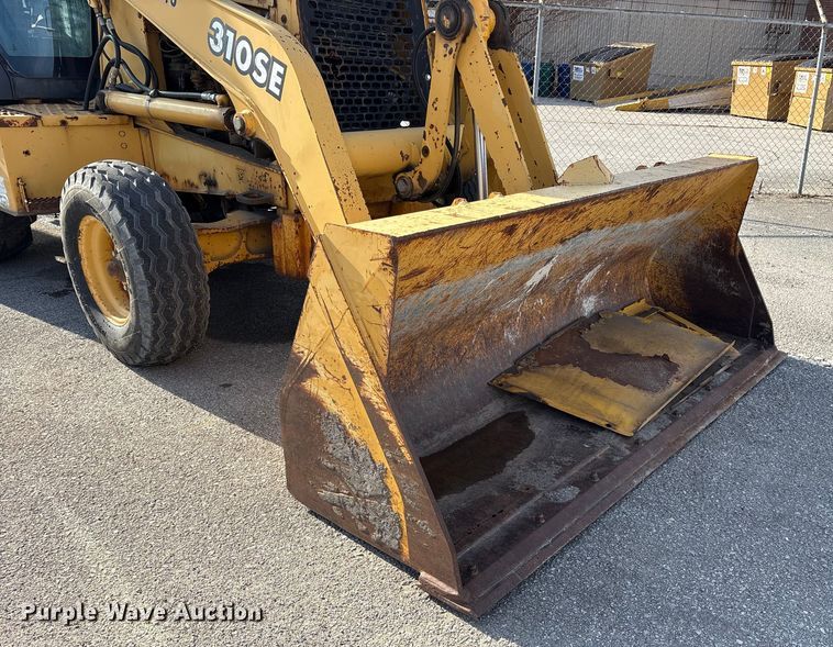 image for item FB8622 1999 John Deere 310SE backhoe
