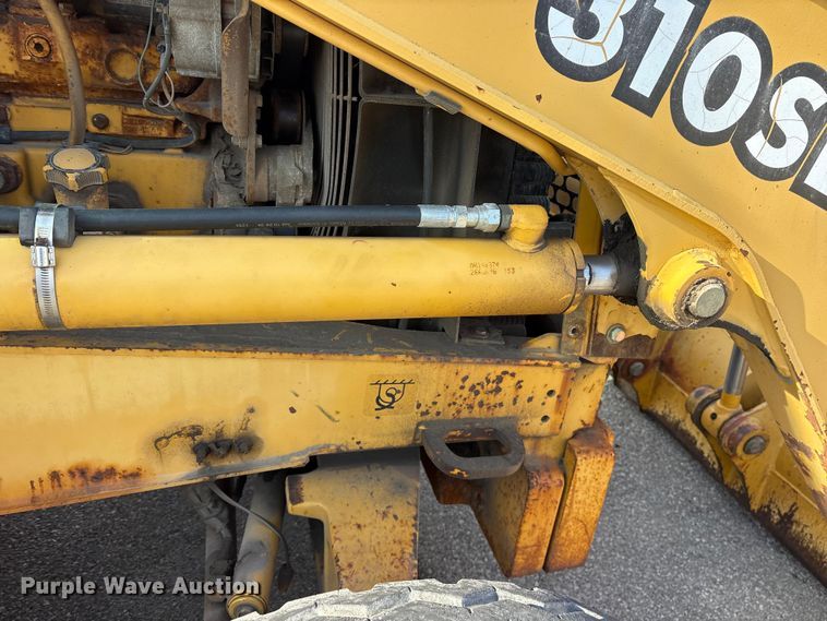 image for item FB8622 1999 John Deere 310SE backhoe