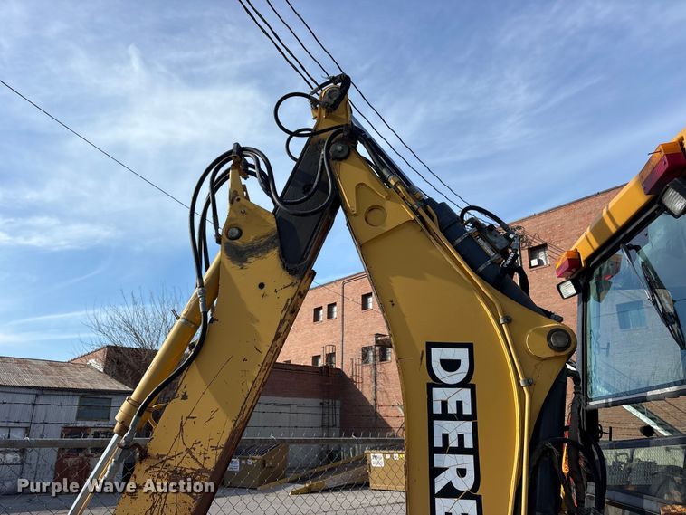 image for item FB8622 1999 John Deere 310SE backhoe