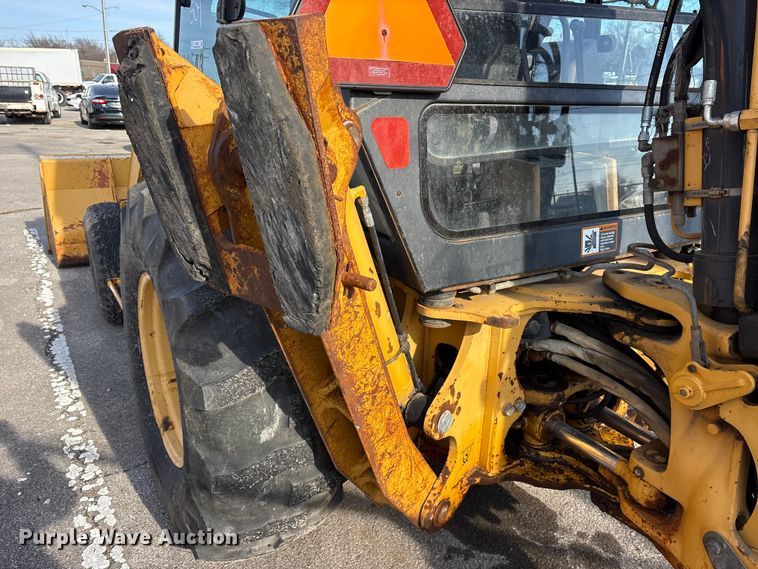 image for item FB8622 1999 John Deere 310SE backhoe