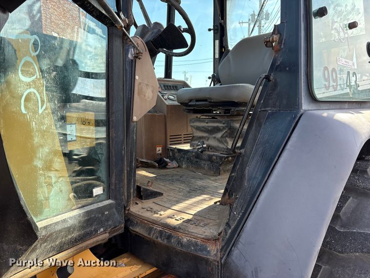 image for item FB8622 1999 John Deere 310SE backhoe