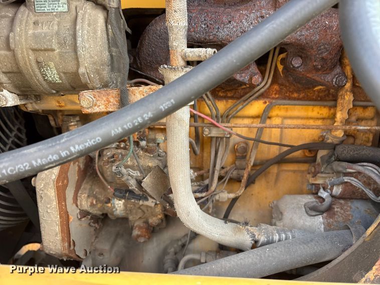 image for item FB8622 1999 John Deere 310SE backhoe