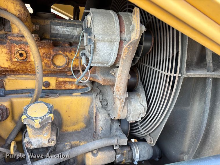 image for item FB8622 1999 John Deere 310SE backhoe