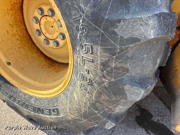 image for item FB8622 1999 John Deere 310SE backhoe