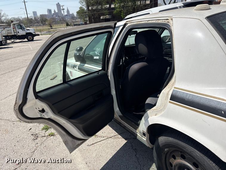 image for item FB8654 2011 Ford Crown Victoria Police Interceptor 