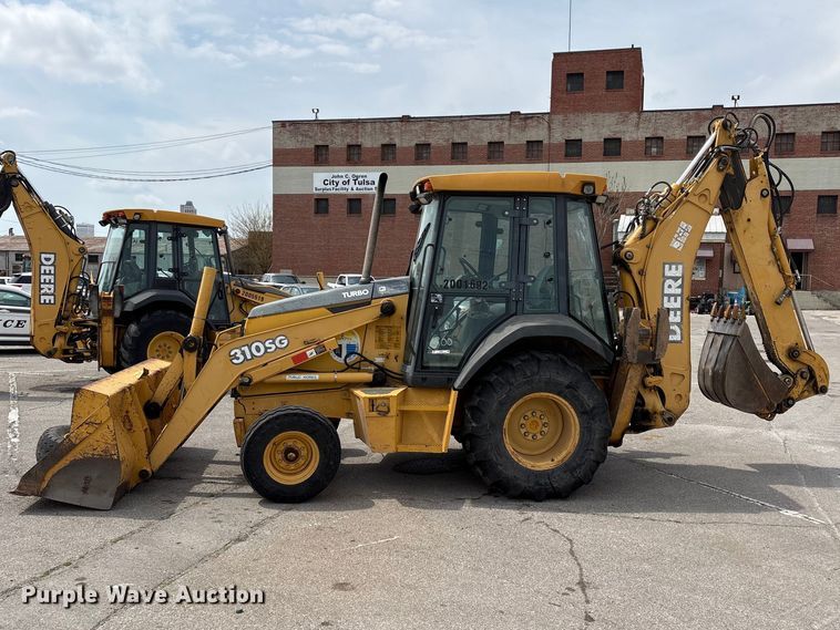 image for item FB8657 2001 John Deere 310SG backhoe