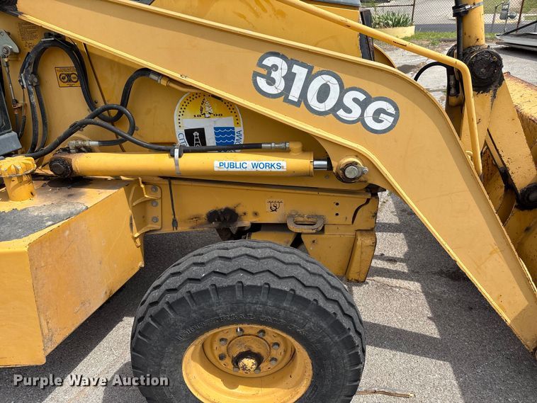 image for item FB8657 2001 John Deere 310SG backhoe