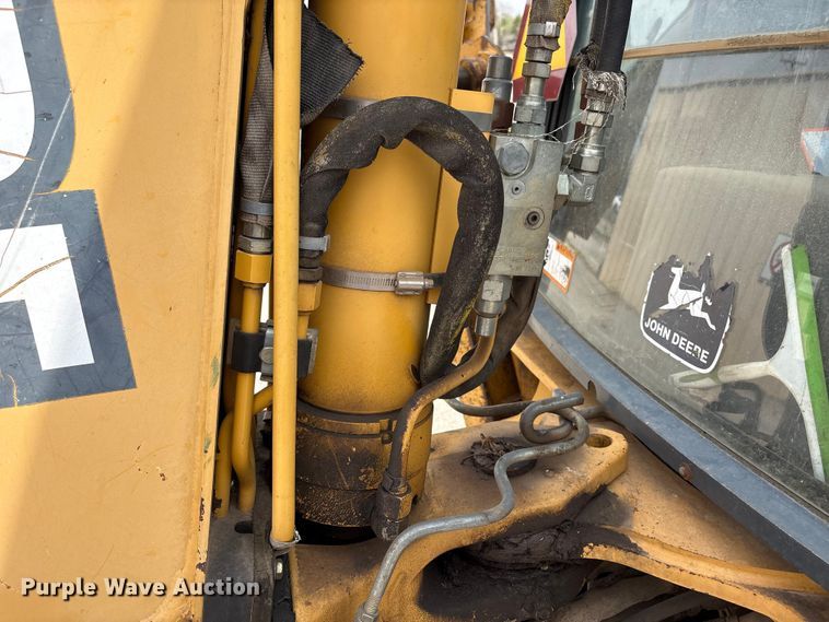 image for item FB8657 2001 John Deere 310SG backhoe