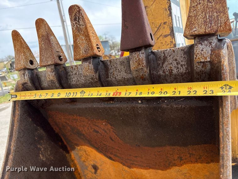 image for item FB8657 2001 John Deere 310SG backhoe