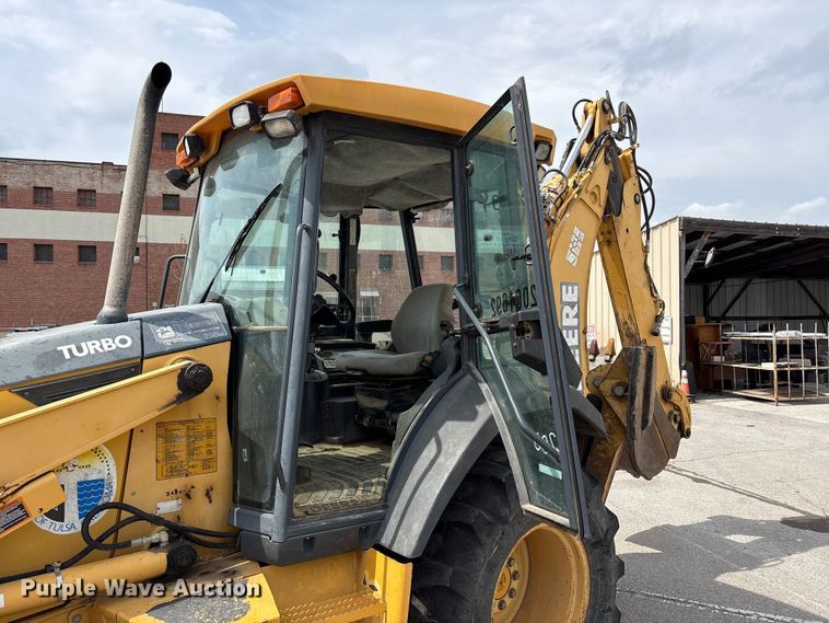 image for item FB8657 2001 John Deere 310SG backhoe