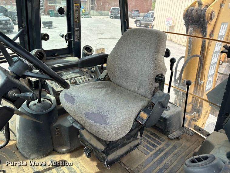 image for item FB8657 2001 John Deere 310SG backhoe