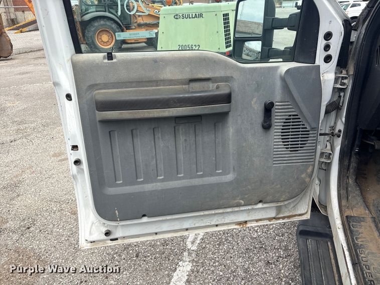 image for item FB8658 2015 Ford F250 Super Duty pickup truck