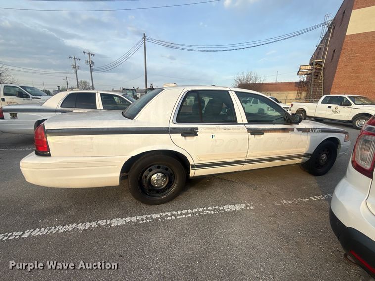 image for item FB8660 2011 Ford Crown Victoria Police Interceptor 