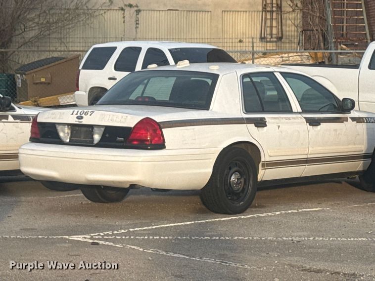 image for item FB8660 2011 Ford Crown Victoria Police Interceptor 