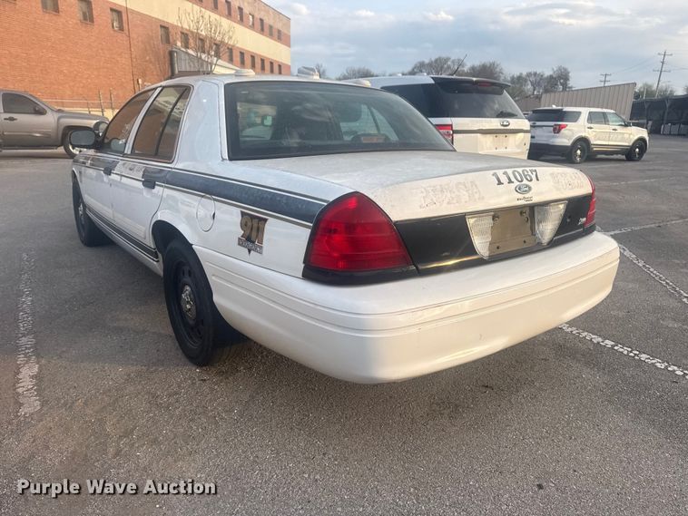 image for item FB8660 2011 Ford Crown Victoria Police Interceptor 