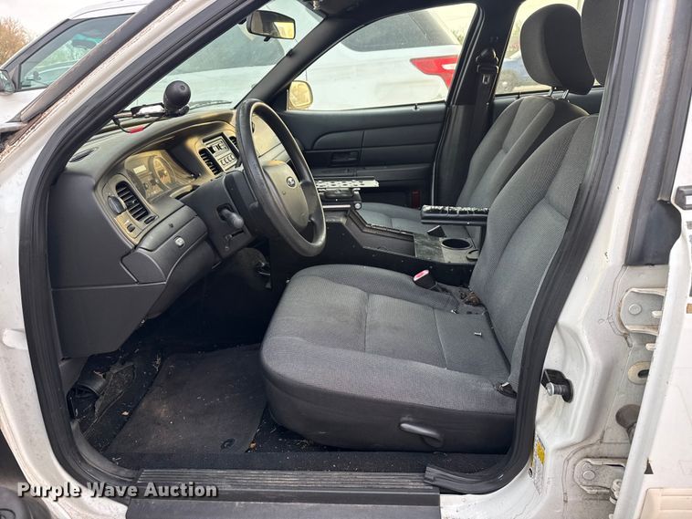 image for item FB8660 2011 Ford Crown Victoria Police Interceptor 