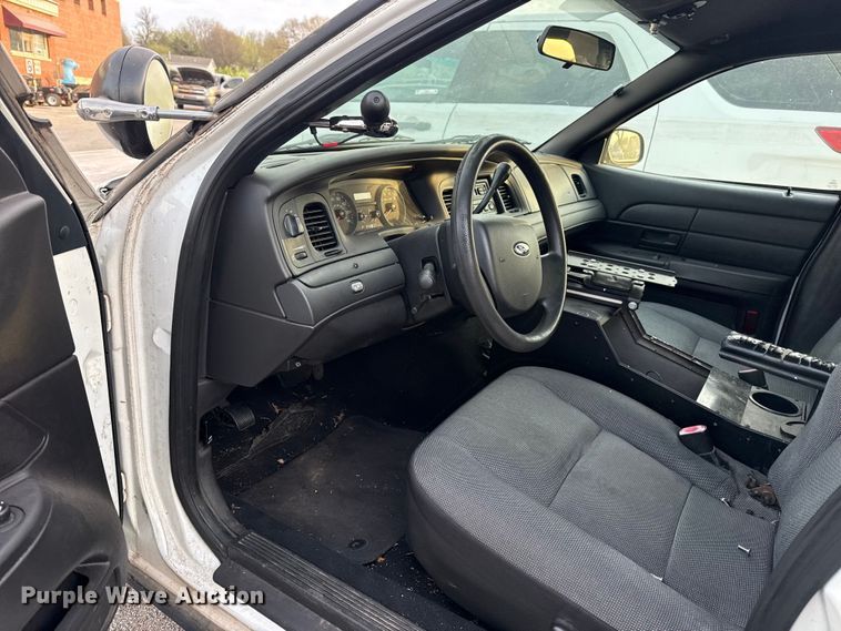 image for item FB8660 2011 Ford Crown Victoria Police Interceptor 