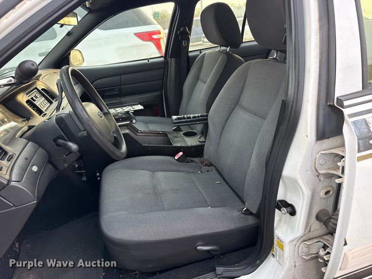 image for item FB8660 2011 Ford Crown Victoria Police Interceptor 