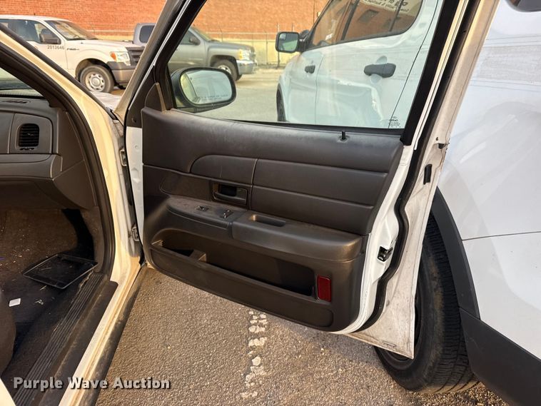 image for item FB8660 2011 Ford Crown Victoria Police Interceptor 