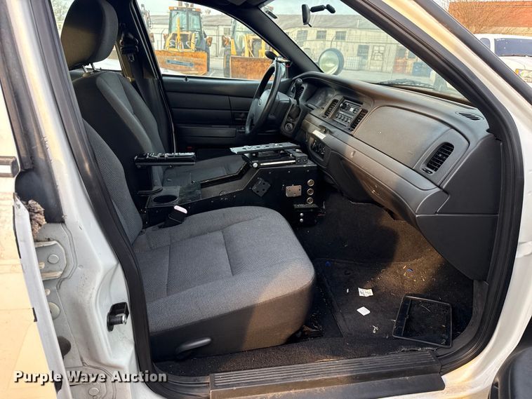image for item FB8660 2011 Ford Crown Victoria Police Interceptor 