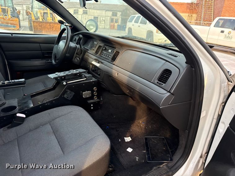 image for item FB8660 2011 Ford Crown Victoria Police Interceptor 