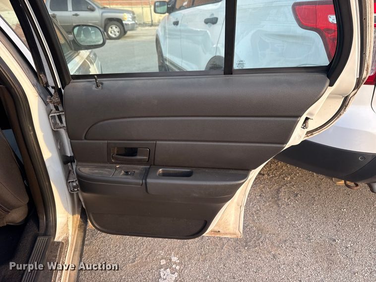 image for item FB8660 2011 Ford Crown Victoria Police Interceptor 