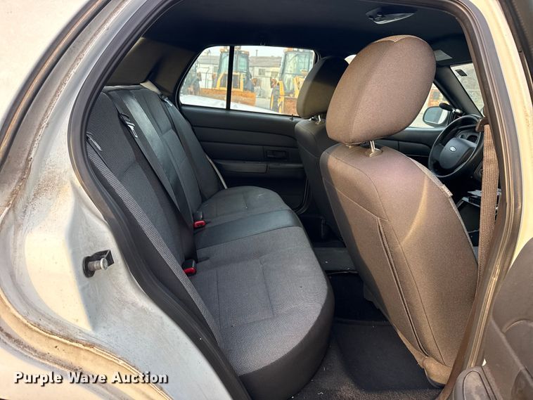 image for item FB8660 2011 Ford Crown Victoria Police Interceptor 