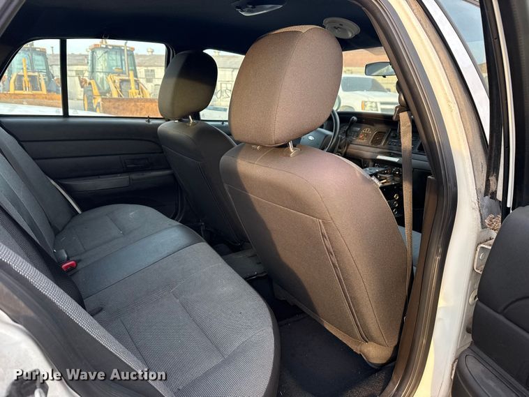 image for item FB8660 2011 Ford Crown Victoria Police Interceptor 