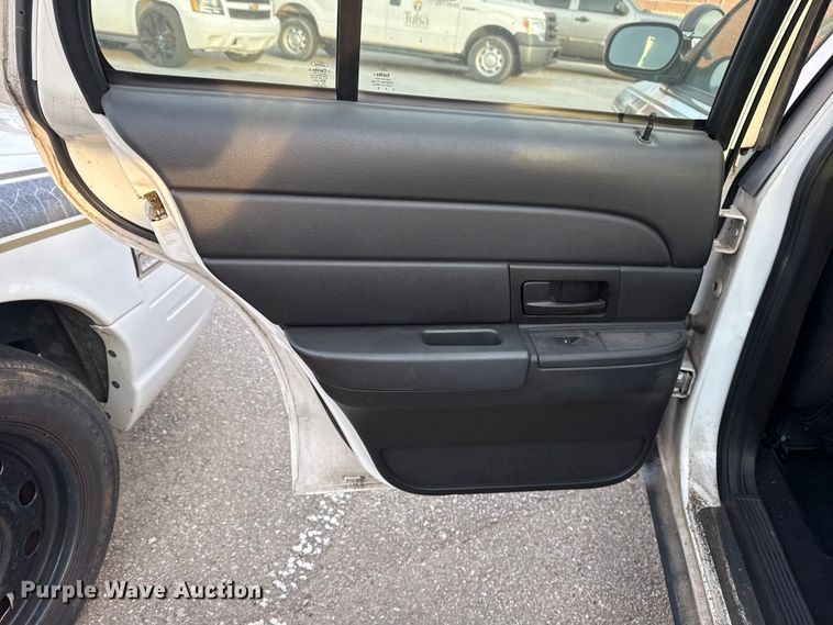 image for item FB8660 2011 Ford Crown Victoria Police Interceptor 