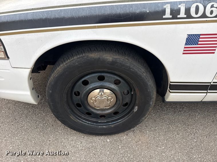 image for item FB8660 2011 Ford Crown Victoria Police Interceptor 