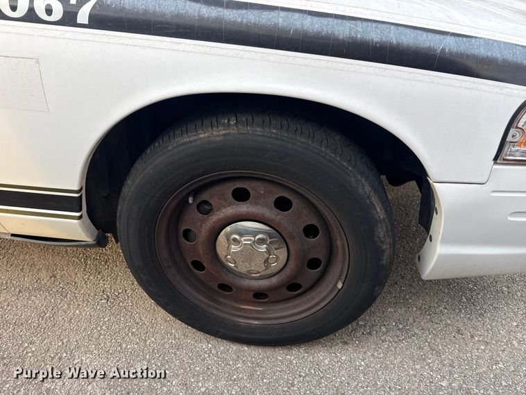 image for item FB8660 2011 Ford Crown Victoria Police Interceptor 