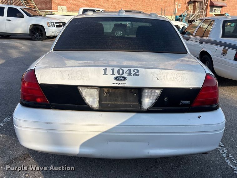 image for item FB8661 2011 Ford Crown Victoria Police Interceptor 