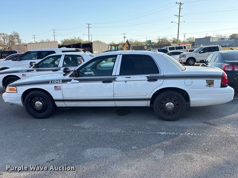 image for item FB8661 2011 Ford Crown Victoria Police Interceptor 