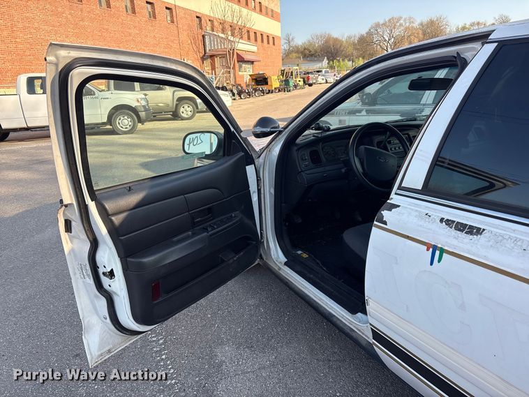 image for item FB8661 2011 Ford Crown Victoria Police Interceptor 