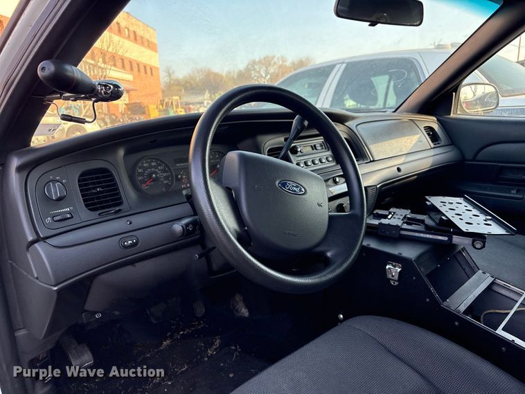 image for item FB8661 2011 Ford Crown Victoria Police Interceptor 