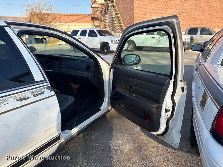 image for item FB8661 2011 Ford Crown Victoria Police Interceptor 