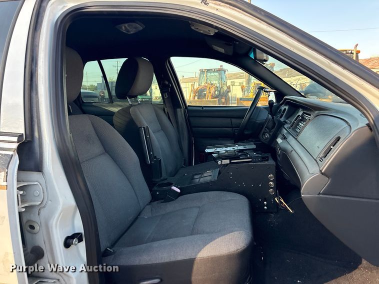 image for item FB8661 2011 Ford Crown Victoria Police Interceptor 