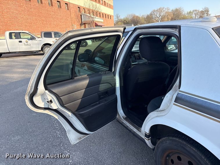 image for item FB8661 2011 Ford Crown Victoria Police Interceptor 