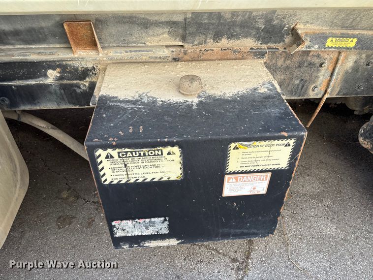 image for item FB8662 2011 International WorkStar 7400 dump truck