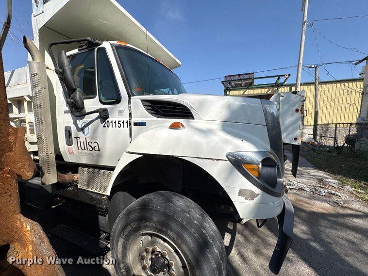 image for item FB8662 2011 International WorkStar 7400 dump truck