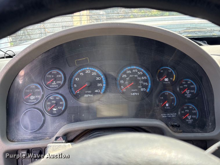 image for item FB8662 2011 International WorkStar 7400 dump truck