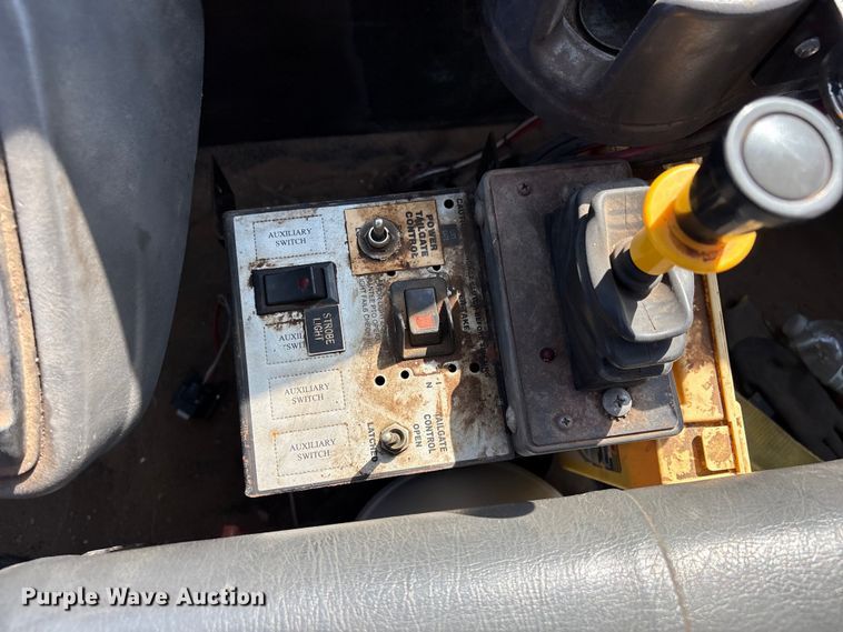 image for item FB8662 2011 International WorkStar 7400 dump truck