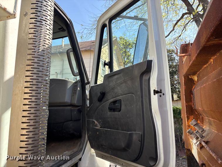 image for item FB8662 2011 International WorkStar 7400 dump truck